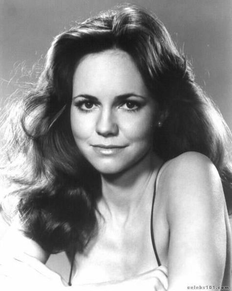 Sally Field Haircut Images, Sally Field, Smokey And The Bandit, Actrices Hollywood, Film Tv, Famous Women, Famous Faces, White Photo, Hollywood Stars