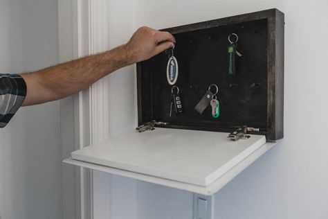 A clever way to keep your car keys hidden behind a sign! Perfect for the garage or the mancave and the guy with way too many keys! Car Key Storage Ideas, Hidden Key Holder Ideas, Entrance Key Holder, Hidden Key Storage, Kreg Router Table, Kreg Pocket Hole Jig, Key Holder Diy, Rental Ideas, Kreg Tools