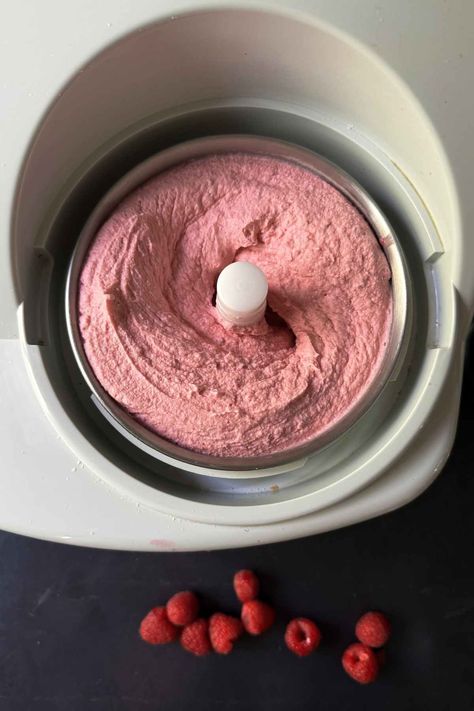 Homemade Creamy Raspberry Gelato Recipe - Recipes from Italy Raspberry Gelato Recipe, Frozen Yogurt Recipe Healthy, Raspberry Gelato, Gelato Recipes, How To Make Gelato, Recipes From Italy, Gelato Maker, Gelato Flavors, Frozen Yogurt Recipes