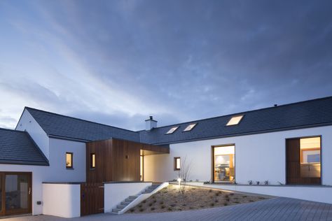 House Designs Ireland, Cottage Extension, L Shaped House, Bungalow Exterior, Modern Barn House, Rural House, Modern Farmhouse Exterior, Modern Bungalow, Bungalow House Design