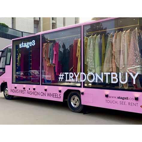 Mobile Fashion Truck, Pink Bus, Workplace Culture, Pola Manik, Fashion Truck, Store Design Boutique, Mobile Boutique, Boutique Decor, Experiential Marketing