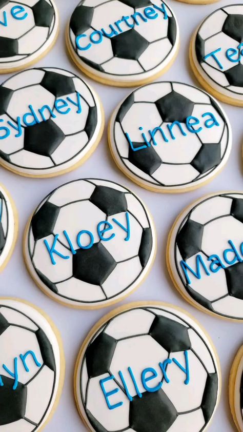 Royal Icing Soccer Cookies, Soccer Team Cookies, How To Decorate Soccer Ball Cookies, Soccer Ball Sugar Cookies, Soccer Ball Cookies Decorated, Soccer Cookies Decorated, Soccer Sugar Cookies, Soccer Mom Snacks, Soccer Ball Cookies