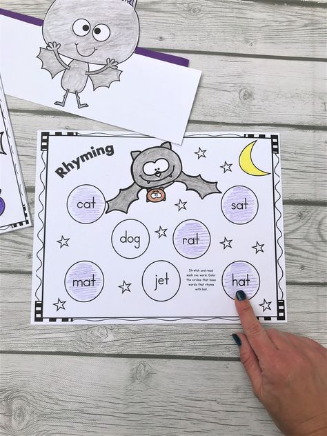 FREE Bat Themed Activities for Kindergarten | Mrs. McGinnis' Little Zizzers Bat Writing Kindergarten, Bat Anchor Chart, Bats Kindergarten Activities, Bat Math Activities, Bats Kindergarten, Halloween Literacy Activities, Bats Activities, Halloween Literacy, Bat Facts