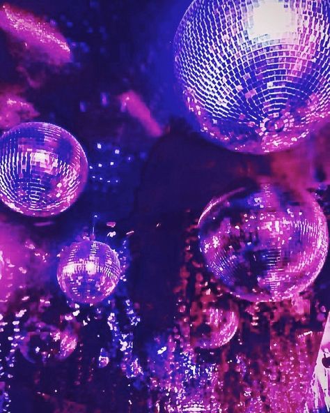 purple, glow e dancing imagem no We Heart It Olivia Rodrigo Aesthetic, Rainbow Music, Purple Lighting, Pink Music, Ball Aesthetic, Edm Rave, Sparkle Party, Purple Party, Music Pics