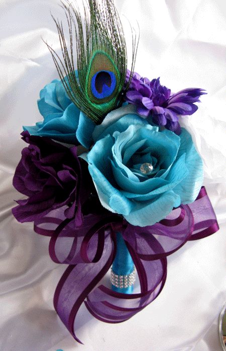 Peacock Wedding Bouquet, Peacock Wedding Decorations, Artificial Flower Wedding Bouquets, Silk Flower Bridal Bouquet, Peacock Wedding Theme, Blue Wedding Bouquet, Bridal Bouquet Flowers, Feather Wedding, Prom Flowers