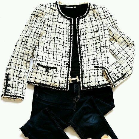 A-pai-xo-na-da! Chanel Jacket Outfit, Tweed Boucle Jacket, Tweed Jacket Outfit, Chanel Blazer, Mode Ab 50, How To Have Style, Chanel Style Jacket, Chanel Tweed Jacket, Chanel Coat