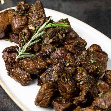 Pan Seared Garlic Butter Steak Bites | Mom's Dinner Steak Bundles, Garlic Steak Bites, Garlic Butter Steak Bites, Butter Steak Bites, Steak Bites Recipe, Garlic Steak, Oven Roasted Asparagus, Pan Seared Steak, Ground Beef Pasta