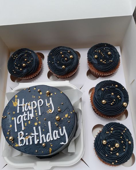 I officially fell in love with making black bento boxes 🥰❤️. A little sprinkle of gold elevates the outcome even more, let alone the gold pearls 😍🤍. Would you give it a try? #birthdaycake #cake #cakedecoration #simplicity #cakeshop #cakes #baking #homebaking #baker #caketherapy #cakesofinstagram #cakestagram #cakedesign #bakery #cakeart #cakelover #cakelove #cupcakes #instacake #dessert #cakeoftheday #cakeboss #cakecakecake #pastry #cookies #birthday #cakestyle #customcakes #cakedesigner... Black Bento Cake, Bento Box Cake, Pastry Cookies, Happy 19th Birthday, Cookies Birthday, 19th Birthday, Bento Boxes, Fashion Cakes, Cake Boss