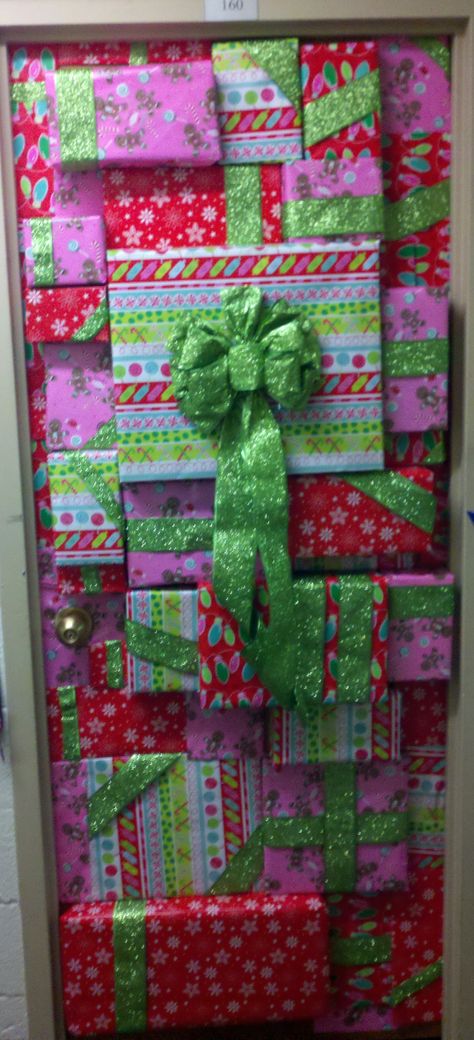 lets wrap our door for Christmas..one solid wrap though not like a ton of boxes. @Ellen Page Ferguson @Danielle Lampert Gallagher Christmas Dorm, Christmas Tree Decorating Tips, Holiday Door Decorations, Christmas Door Decorating Contest, Christmas Classroom Door, School Door Decorations, Christmas Door Decoration, Door Decorating Contest, Door Decorations Classroom