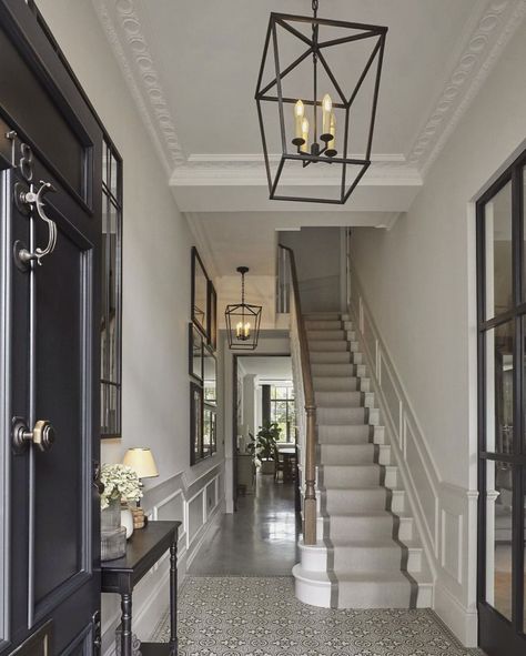 Edwardian Staircase, Edwardian House Interior, London Townhouse Interior, Angled Door, Hallway Styling, Edwardian Hallway, Hall Ways Ideas, Stairs And Hallway Ideas, Entrance Hall Decor