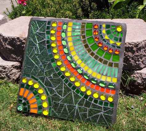 Green Stepping Stone | Flickr - Photo Sharing! Mosaic Stepping Stone, Mosaic Stepping Stones, Mosaic Pots, Mosaic Flower Pots, Mosaic Garden Art, Mosaic Madness, Mosaic Artwork, Patio Designs, Mosaic Garden