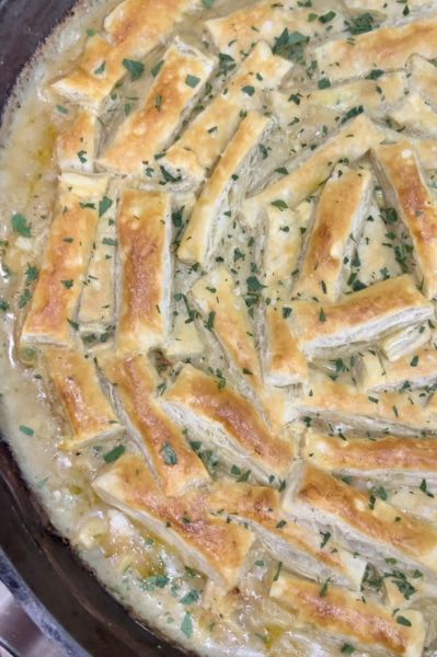 Skillet Chicken Pot Pie Pan Chicken Pot Pie, Dinner Skillet, Skillet Chicken Pot Pie, Premade Pie Crust, Best Chicken Pot Pie, 2024 Instagram, Recipe Website, Lunch Sides, Prep Meals