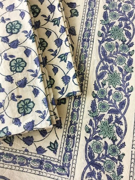 Elegant Cottage, Quilts Handmade, Wedding Shower Party, Block Printed Textiles, Tie Dye Crafts, Party Serving, Banquet Wedding, Printing Fabric, Borders Design