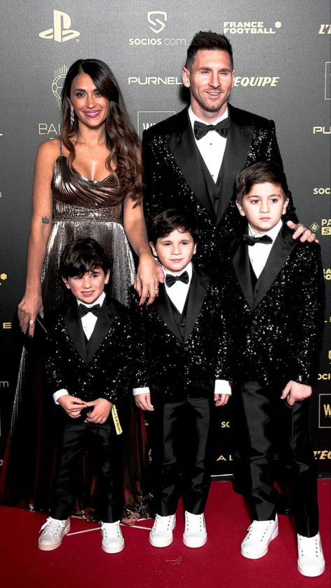 Messi Family, L Messi, Young Messi, Lionel Messi Family, Messi Pictures, Antonella Roccuzzo, Manchester City Wallpaper, Ronaldo Quotes, Messi Videos