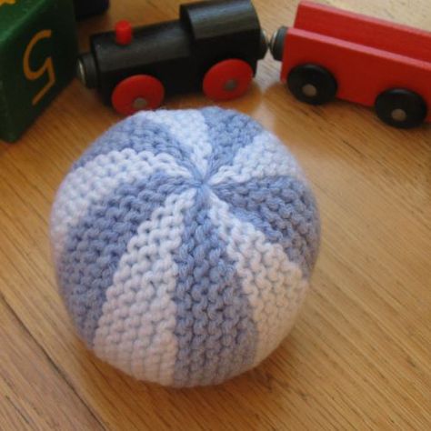 Baby ball pattern. I plan to make a few of these to have as a vase filler for a table decoration. Knitted Ball, Knitted Toys Free Patterns, Baby Ball, Knitting Paterns, Knitting Patterns Toys, Haken Baby, Knitted Animals, Yarn Store, Easy Knitting Patterns