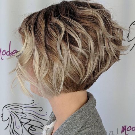 Nape-Length Wavy Bob Haircut With Layers Haircut Layered, Wavy Bob Haircuts, Layered Bob Haircuts, Wavy Bob Hairstyles, Modern Haircuts, Layered Bob Hairstyles, Wavy Bobs, Layered Bob, Short Bob Haircuts