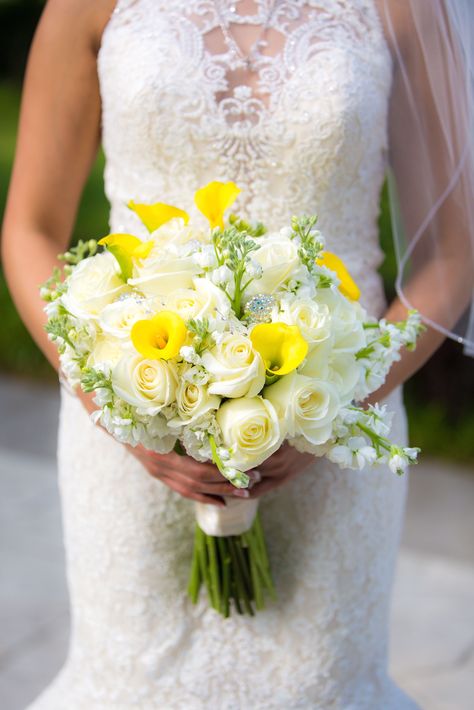 Yellow Wedding Bouquets, Bridal Bouquet Yellow, White And Yellow Wedding, Bouquet Wildflower, Yellow Bridal Bouquets, Yellow Wedding Bouquet, Lily Bridal Bouquet, Blush Bouquet Wedding, Yellow Wedding Theme