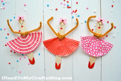 Inspired by our recent experience at the local ballet and my contributor post over at the Darice blog – today’s Popsicle Stick Ballerinas Kid Craft is for the girls in your life! I admit it. My son had NOTHING to do with this particular blog post and I’m so glad I have something “girly” to … Cupcake Paper Crafts, Ballet Crafts, Cupcake Liner Crafts, Popsicle Stick Crafts For Kids, Ballerina Kids, Dance Crafts, Kerajinan Diy, Popsicle Crafts, Popsicle Stick Crafts