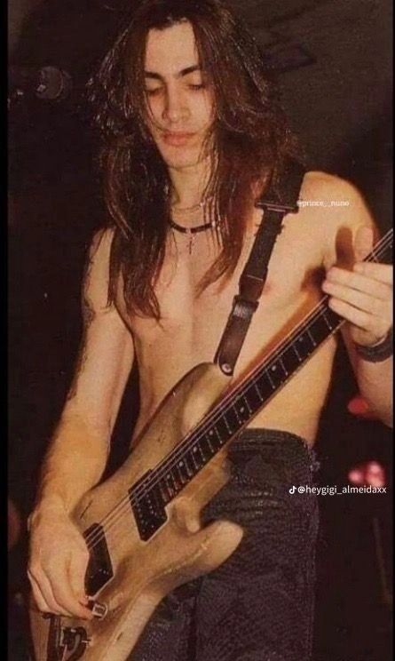 Metalhead Guy, Nuno Bettencourt, Metal Boy, Emo Men, Rockstar Aesthetic, Long Straight Hair, Long Hair Styles Men, Attractive People, Pretty Men