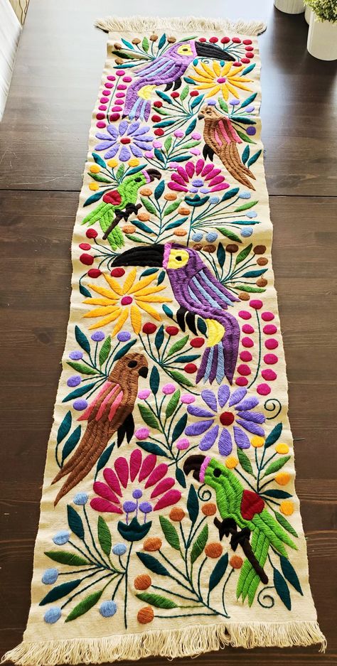 Dinning Table Runner, Punch Runner, Embroidery Table Runners, Table Cloth Embroidery, Embroidery Runner, Table Runner Embroidery, Dining Table Sofa, Otomi Embroidery, Table Runner Diy