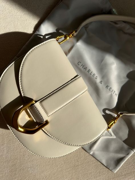 Charles And Keith Bags Outfit, Charles Keith Bags, Charles And Keith Bags, Me Bag, Charles And Keith, Creative Advertising Photography, My Style Bags, Dream Bags, Sewing Bags