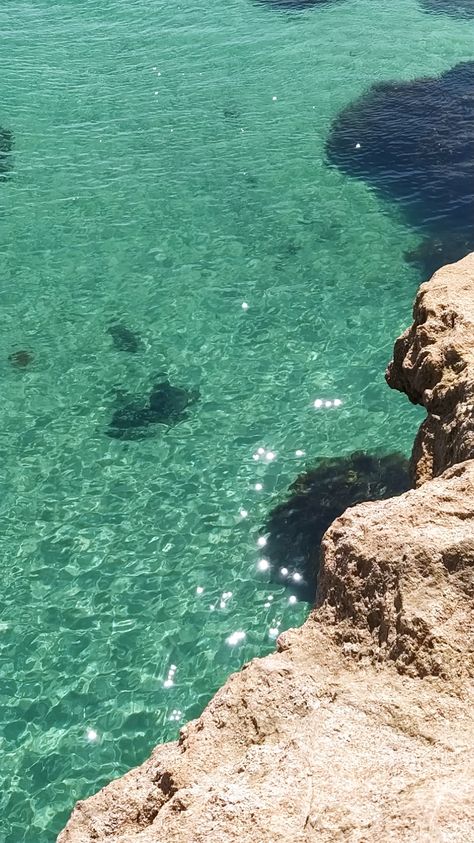 Cliff With Water, Hidden Beach Aesthetic, Beach Cliff Aesthetic, Preppy Cliff Jumping Background, Martha Core Aesthetic, Cliff Jumping Aesthetic, Beach Water Aesthetic, Cliff Aesthetic, Boho Beach Aesthetic