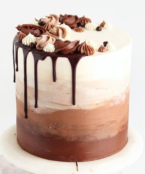 Drippy Cakes, Ombré Cake, Chocolate Buttercream Recipe, Chocolate Cake Designs, White Chocolate Buttercream, Heart Cakes, Smooth Cake, Ombre Cake, Buttercream Recipe