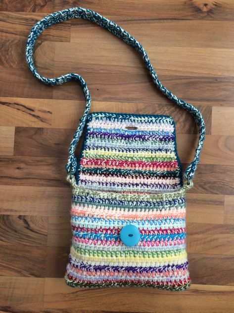 Crochet Over Shoulder Bag, Crochet With Scrap Fabric, How To Crochet A Crossbody Bag, Crochet Side Purse, Crochet Crossover Bag Free Pattern, Easy Crochet Crossbody Bag, Crochet Cross Body Purse, Granny Square Crossbody Bag Free Pattern, Small Granny Square Bag Pattern Free