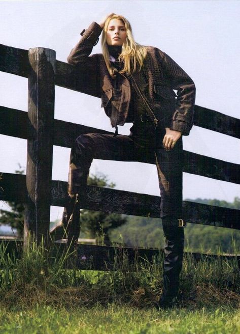 Western Editorial Photoshoot, Cowgirl Editorial, Mountain Editorial, Western Fashion Editorial, Ralph Lauren Photoshoot, 70s Western Fashion, Farm Editorial, Fashion Photography Outdoor, Countryside Fashion