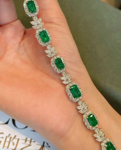 Green Emerald Brilliant Cut Signity Diamond Halo With Cluster Bracelet Wedding Jewelry Gift Bracelet for Bridal Stylish Engagement Gift - Etsy Cluster Bracelet, Cluster Bracelets, Emerald Bracelet, Gift Bracelet, Bracelet Wedding, Handmade Fashion Jewelry, Green Emerald, Diamond Bracelets, Diamond Halo