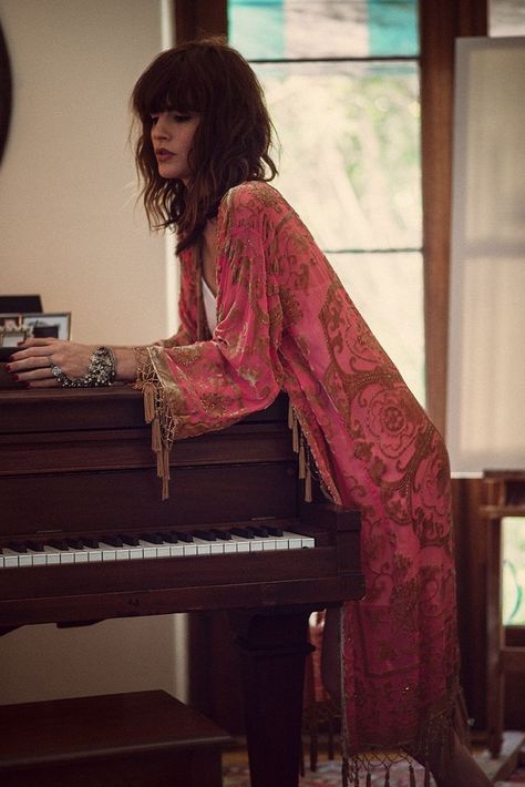 Alyssa Miller, Estilo Hippie, Mode Boho, I'm With The Band, Kate Hudson, Hippie Chic, Estilo Boho, Bohemian Chic, Kimonos