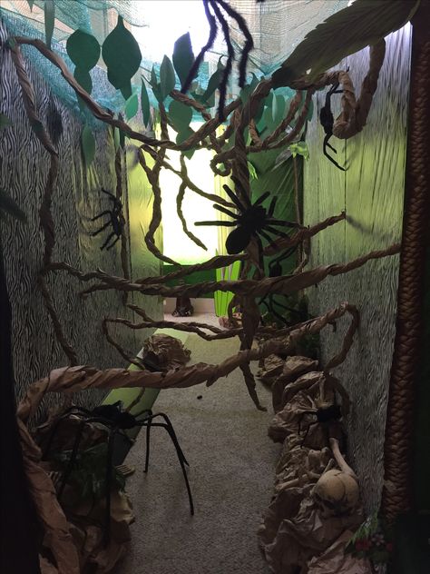 Haunted Zoo Theme, Spooky Jungle Decorations, Zoo Halloween Decorations, Jungle Haunted House, Jungle Halloween Decorations, Spooky Forest Decorations, Forbidden Forest Decorations, Jumanji Party Decorations, Haunted Forest Trunk Or Treat