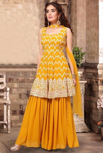 Yellow Salwar Suit Designs Sarara Dress, Mayon Dresses, Salwar Design, Georgette Suits, Kameez Design, Palazzo Dress, Georgette Sharara, Haldi Dress, Embroidered Suits