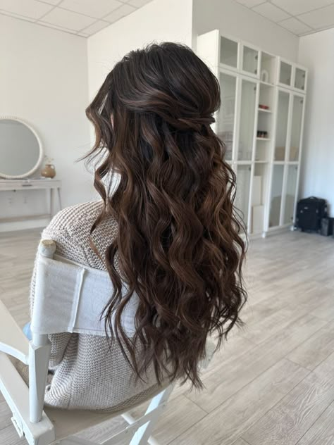 Loose Curls Hairstyles Half Up, Half Up Hair With Curls, Hairstyles With Soft Curls, Curled Hair Wedding Guest, Bridal Half Up Half Down Hair Braid, Hair Setting Styles For Long Hair, Hair Color For Beginners, Wedding Hairstyles For Long Hair Off Shoulder Dress, Waltz Hairstyle