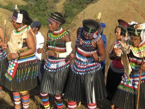 Zulu Dance, Coming Of Age Ceremony, Zulu Women, Ready For Marriage, African Ancestry, African People, A Cow, Latest African Fashion Dresses, Dancing Queen