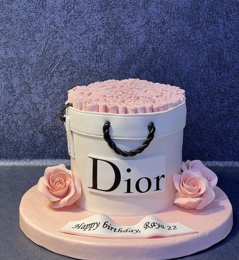 Bailey Cake, Baileys Cake, Dior Party, Pretty Birthday Cakes, 14th Birthday, Birthday Cakes, Cake Ideas, Aesthetic Girl, Party Ideas