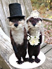 Otter Wedding, Wedding Toppers, Felt Cake, Felted Crochet, Quick Crochet Patterns, Funny Pix, Chunky Knitting, Knitted Animals, Felt Cat