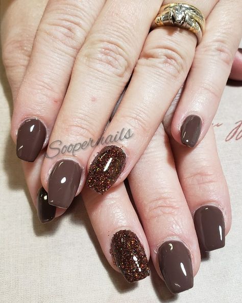 Brown And Glitter Nails, Brown Sparkle Nails Acrylic, Brown Nails Glitter, Dark Brown Glitter Nails, Brown Nails With Glitter, Dark Glitter Nails, Dark Brown Sparkle Nails, Brown Glitter Dip Nails, Brown Glitter Nails