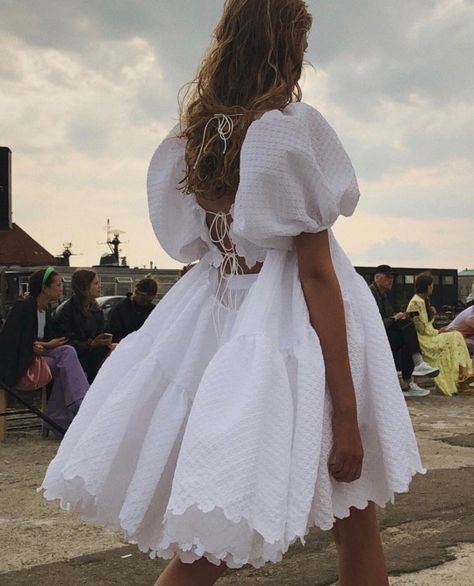 SannaSundberg Alyssa Coscarelli, White Dress With Sleeves, Ootd Idea, Puffy Sleeve Dress, Spring Summer Fashion Trends, Fashion Australia, Puffy Dresses, Popsugar Fashion, Fairytale Dress