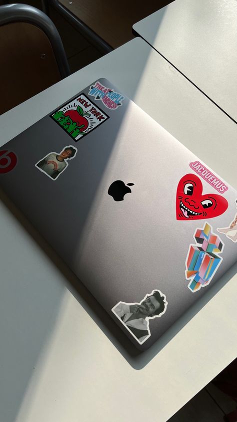 #macbook #macbookpro #stickers #aesthetic #macbookstickers #apple #tech #school #schoolaesthetic Macbook With Stickers, Macbook Hacks, Mac Stickers, Laptop Decoration, Laptop Case Stickers, Apple Stickers, Stickers Aesthetic, Macbook Stickers, Tech School