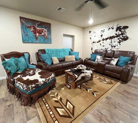 Western Blue Living Room, Turquoise Farmhouse Living Room, Western Lounge Room, Western Themed Living Room Ideas, Western Chic House Decor, Western Living Room Ideas Ranch Style, Teal Rustic Living Room, Rustic Area Rugs In Living Room, Ranch House Decor Living Room