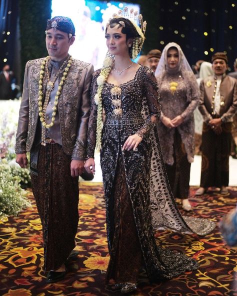 Wedding Dress Hijab Adat Jawa, Nikahan Adat Jawa, Wedding Dress Jawa, Javanese Wedding Hijab, Wedding Jawa Hijab, Kebaya Wedding Hijab, Javanese Wedding Dress, Pengantin Jawa Hijab, Wedding Adat Jawa