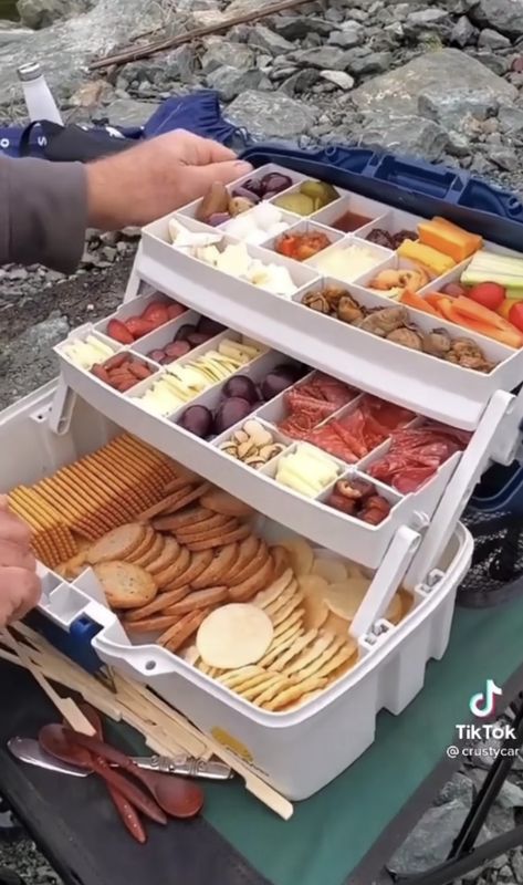 Tackle Box Charcuterie, Box Charcuterie Board, Fast Appetizers Easy, Boat Snacks, Beach Snacks, Charcuterie Board Ideas, Food Info, Tackle Box, Pack Lunch