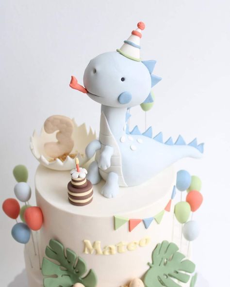 Fondant Dinosaur Cake, Dino Birthday Cake, Dino Cake, Mini Bolo, 2nd Birthday Boys, Dinosaur Birthday Cakes, Dinosaur Themed Birthday Party, Fondant Cake Toppers, Spiderman Cake