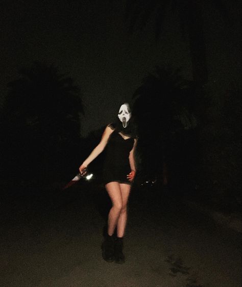 female ghostface costume black dress scream movies party insta post inspo Cute Ghost Face Halloween Costume, Halloween Costumes Gosthface, Ghostface Costume Aesthetic, Iconic Villain Costumes, Halloween Ghostface Costume, Hot Ghost Face Costume, Halloween Female Costumes Ideas, Ghostface Costume Women Ideas, Scream Ghostface Costume