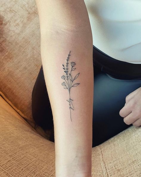 🌱 Delicate Plants for Beautiful Families — nothingwild Tato Panda, Flowers Art Drawing, Dainty Flower Tattoos, Name Flower Tattoo, Flowers Types, Flower Tattoo On Ribs, Delicate Flower Tattoo, Butterfly With Flowers Tattoo, Side Wrist Tattoos