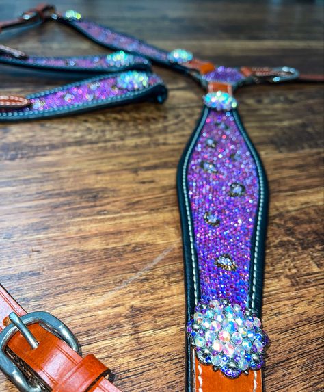 Custom rhinestone purple and leopard tack set Bedazzle Ideas, Western Horse Tack Turquoise, Bling Tack Sets, Barrel Racing Tack Rodeo, Bling Horse Tack, Collar Ideas, Bling Tack, Sport Boots, Custom Rhinestone