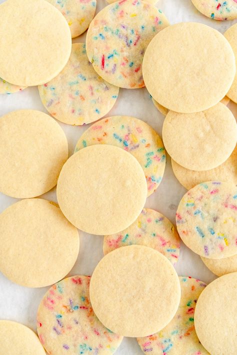 Super Easy Sugar Cookies, Simple Sugar Cookie Recipe, Easy Sugar Cookie Dough, Sugar Cookie Dough Recipe, Cloudy Kitchen, Roll Out Sugar Cookies, Homemade Sugar Cookies, Sugar Cookie Recipe Easy, Baking Journal