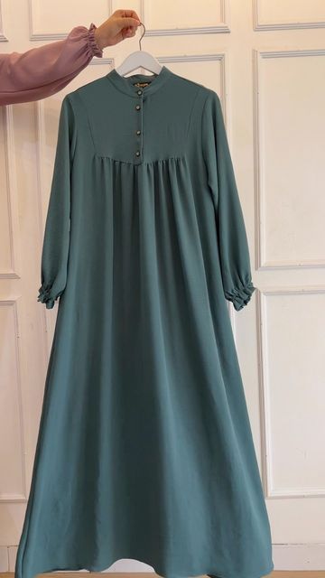 Muslim Dress Casual, Muslim Fashion Dress Simple, Simple Abaya Designs, Biru Tosca, Muslim Women Clothing, Abaya Designs Latest, Islamic Fashion Dresses, Girls Designer Dresses, Modest Fashion Hijab