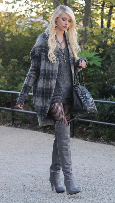 Jenny Humphrey Outfits, Taylor Momsen Outfits, 2010 Outfits, Taylor Momsen Style, Music Wallpapers, Jenny Humphrey, Mode Rihanna, Mode Pop, Pretty Reckless